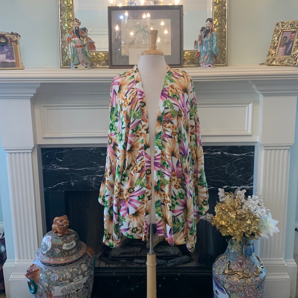 NWOT “Style Envy” tropical floral print Kimono